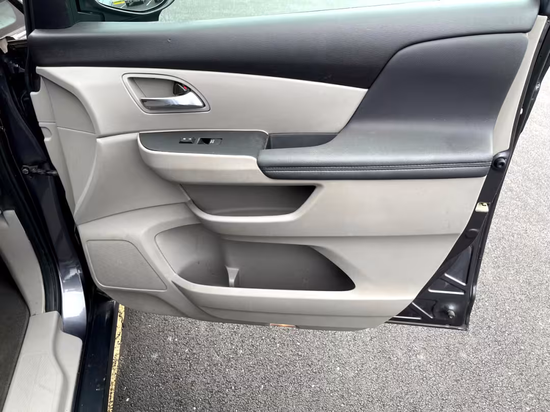 2017 Honda Odyssey - 5FNRL5H3XHB016360 - Image #35